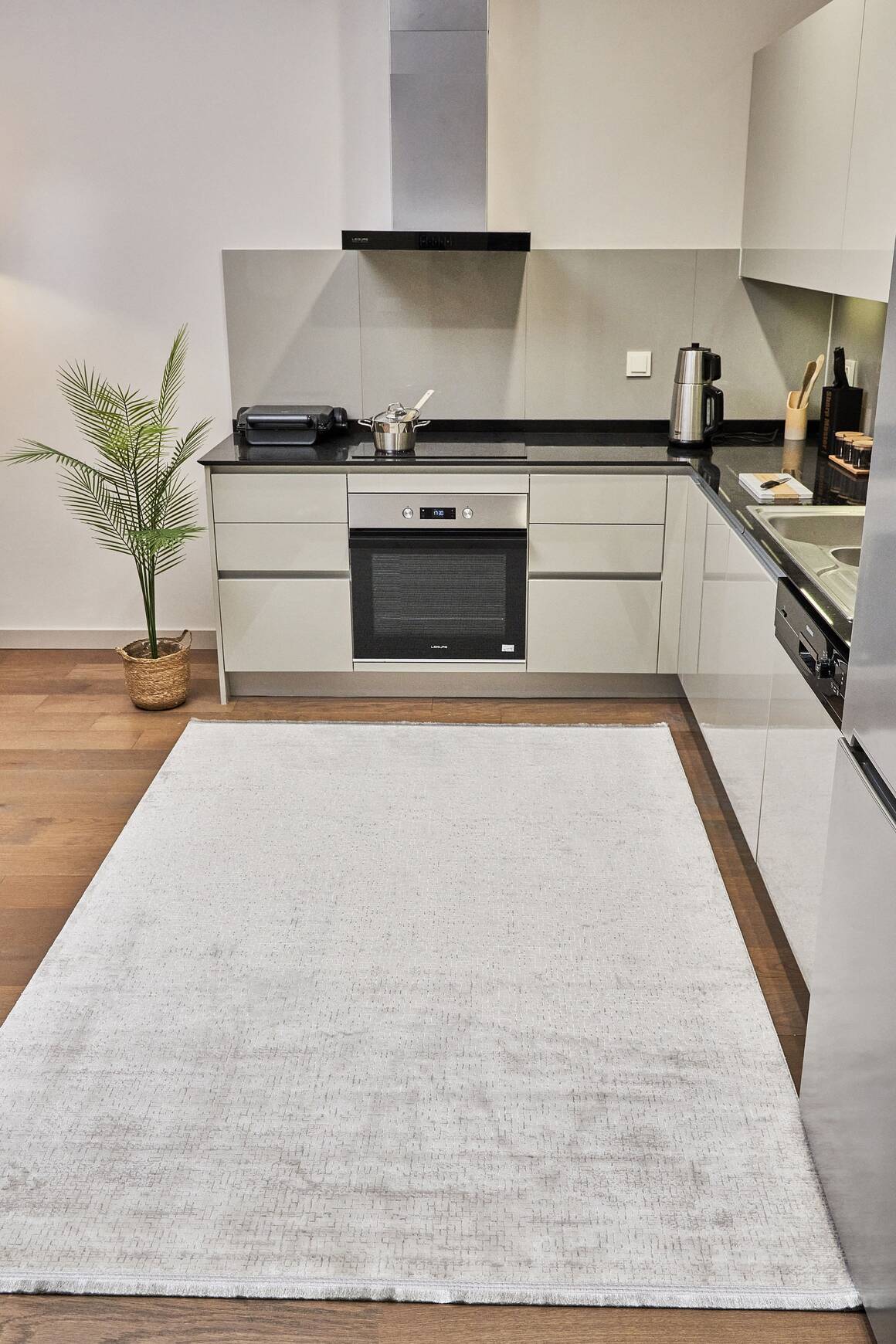 Riena 1181 Gri - Akrilik Polyester Halı | Kaymaz Tabanlı Dekoratif Halı